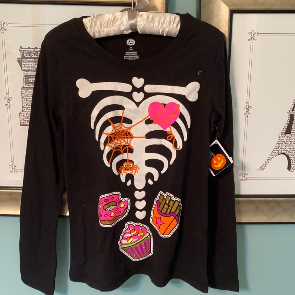 Glows Halloween top. NWT. Halloween sparkle. 7-8